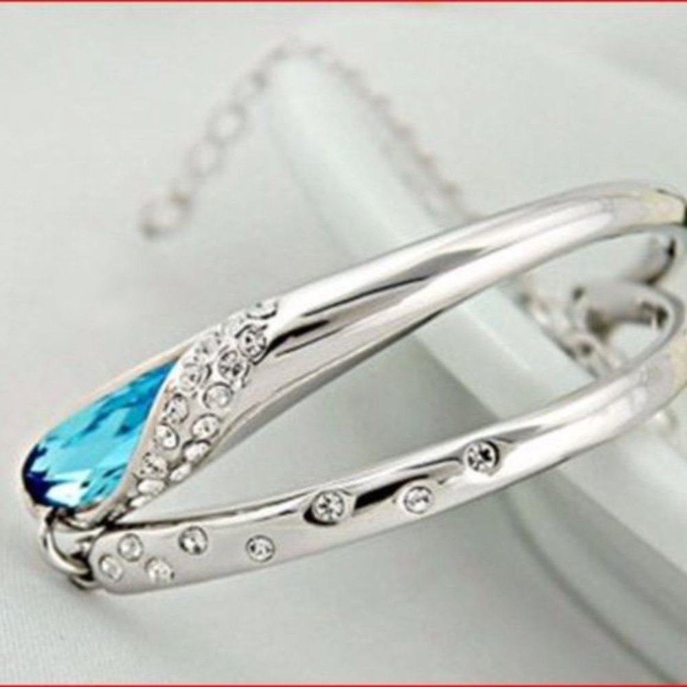 Ladies Charming Blue Rhinestone Silver Hand Chain - Picture 4 of 5